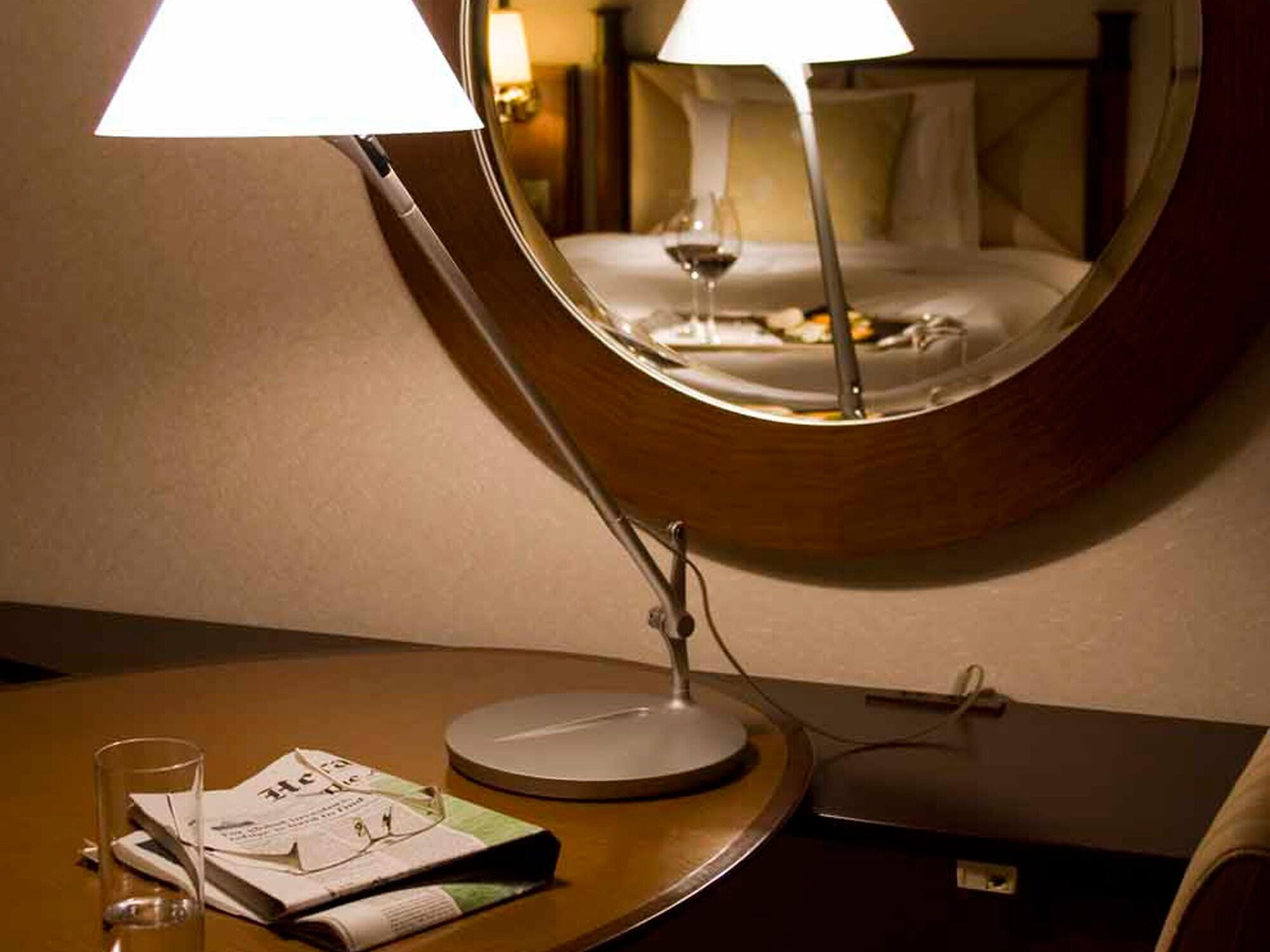 Miyako Hotel Gifu Nagaragawa Zewnętrze zdjęcie A table lamp
