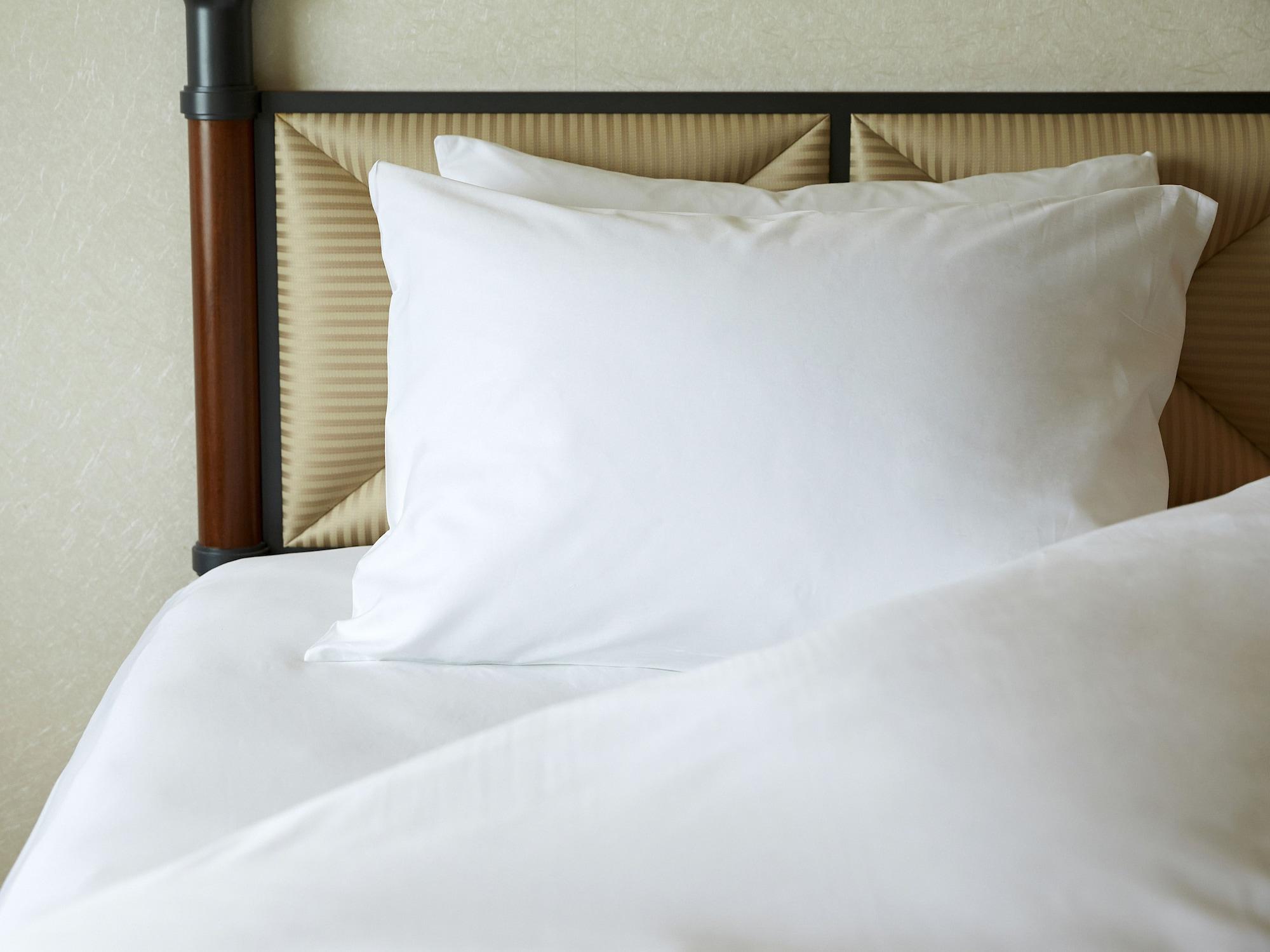 Miyako Hotel Gifu Nagaragawa Zewnętrze zdjęcie A pillow on a bed