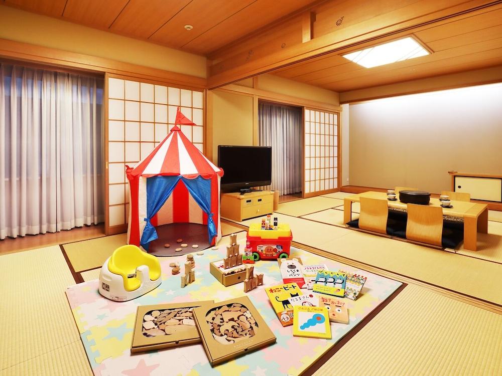 Miyako Hotel Gifu Nagaragawa Zewnętrze zdjęcie A room at a Japanese hotel
