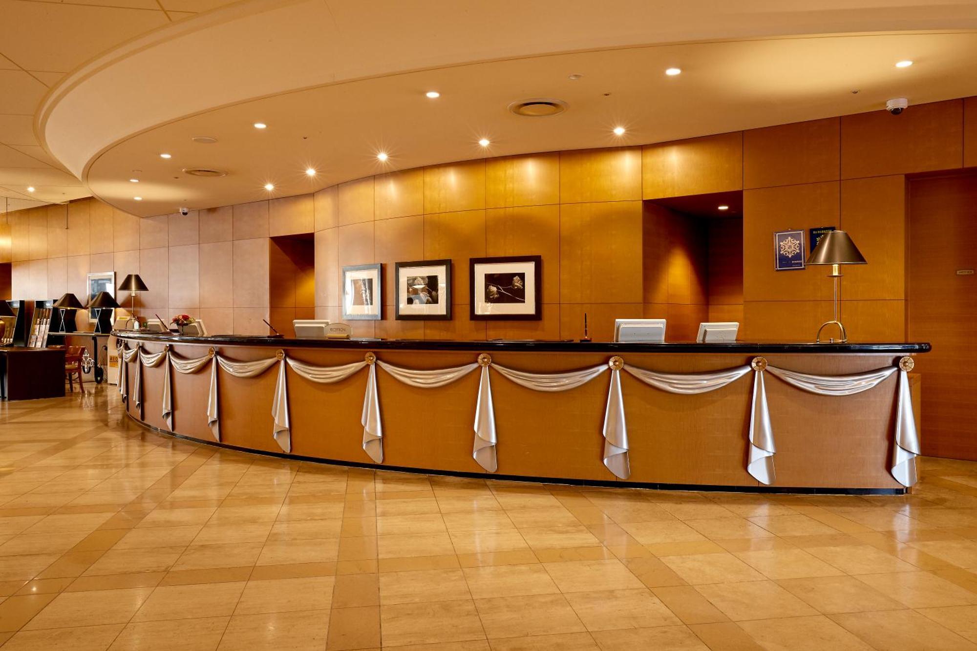 Miyako Hotel Gifu Nagaragawa Zewnętrze zdjęcie The reception area of the Qantas International Lounge at Sydney Airport