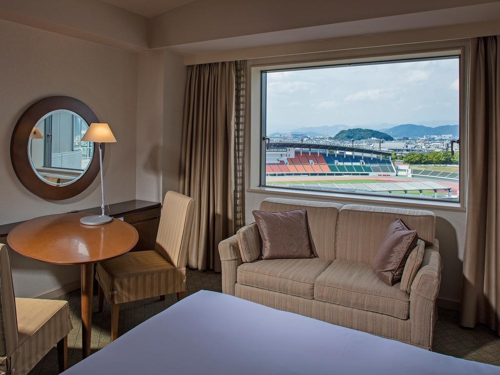 Miyako Hotel Gifu Nagaragawa Zewnętrze zdjęcie A room at the hotel